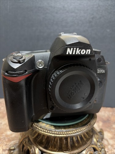 Nikon d70s 1mp digital - d70s, 6.1mp